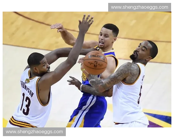 抢断成功：篮球赛场上的致胜关键与团队协作的完美体现